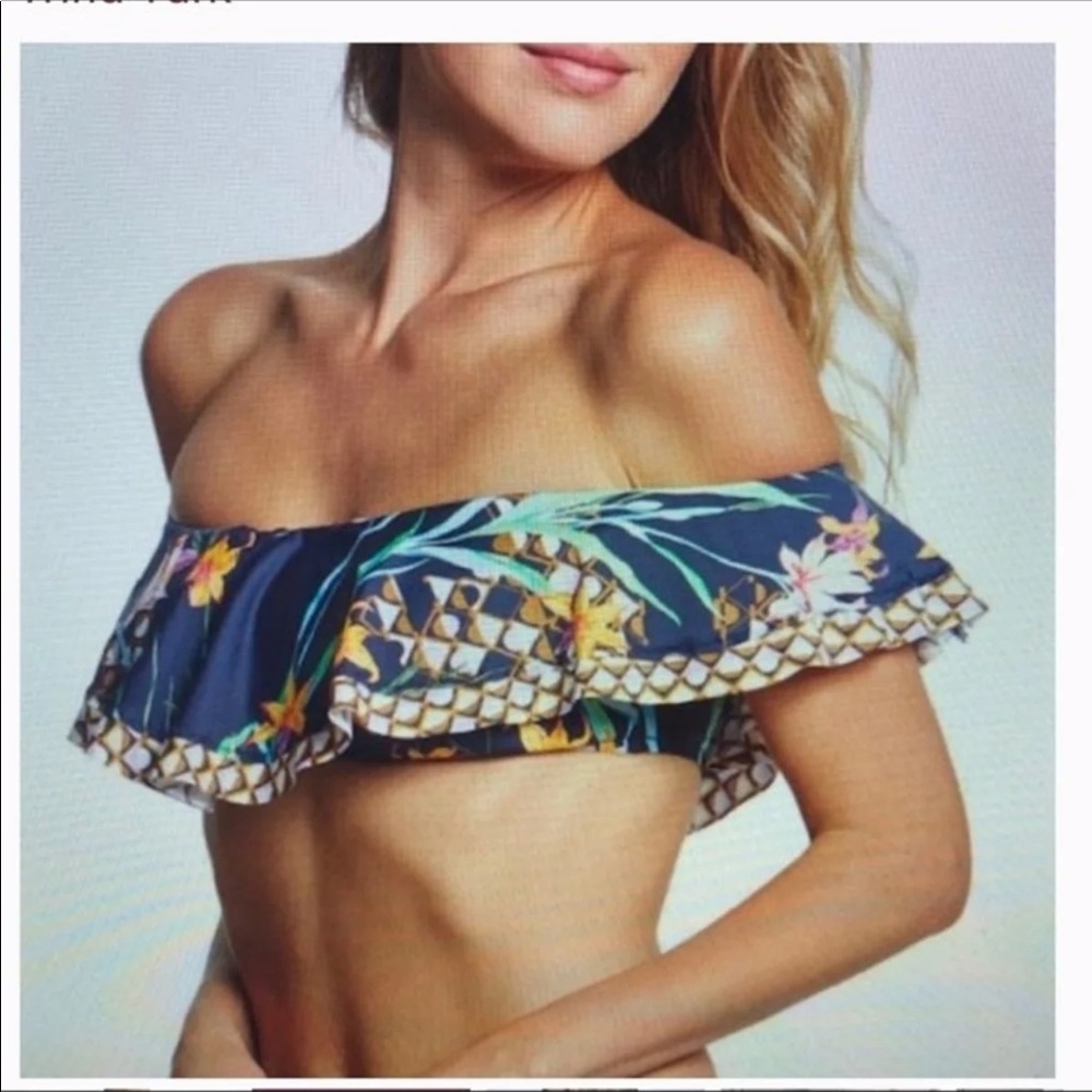 🔥⬇️ SALE NWT Trina Turk Top Fiji Floral Off-the-Shoulder - Picture 5 of 9